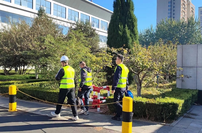 工程師團隊出現場